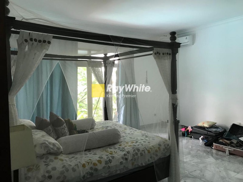 Rumah Modern 2 Lantai Marmer ceiling tinggi lokasi pejaten barat kemang jakarta selatan 