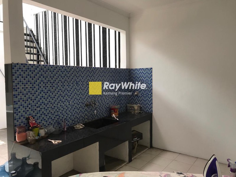 Rumah Modern 2 Lantai Marmer ceiling tinggi lokasi pejaten barat kemang jakarta selatan 