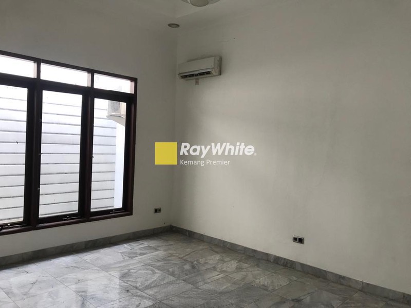 Rumah Modern 2 Lantai Marmer ceiling tinggi lokasi pejaten barat kemang jakarta selatan 