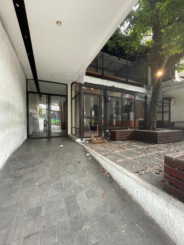 Disewakan Mini Building di Area Komersial Prime Menteng
