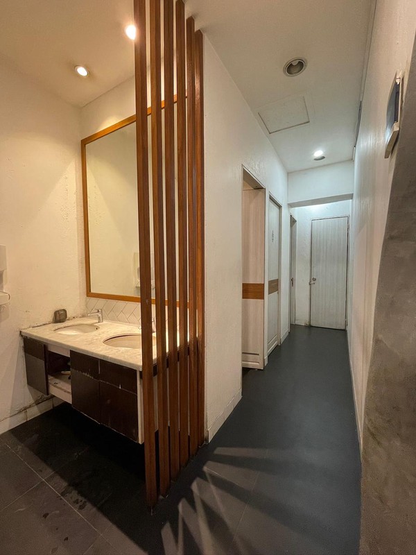 Disewakan Mini Building di Area Komersial Prime Menteng