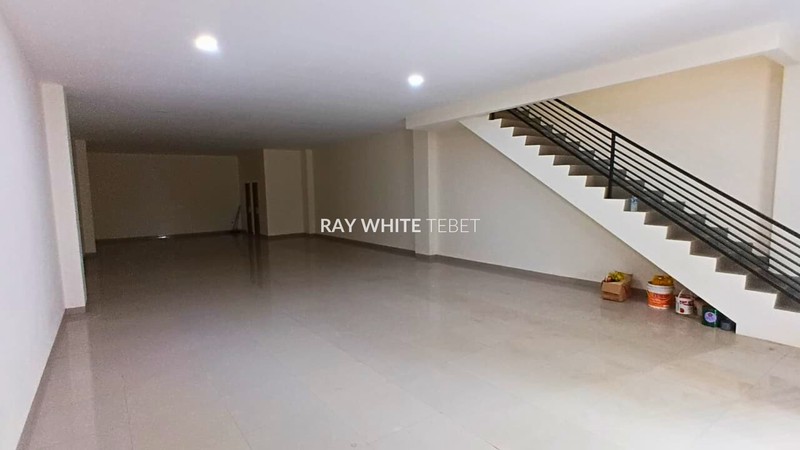 Disewakan Ruko Hadap Jalan Satrio 3,5 Lantai - Setiabudi, Jaksel