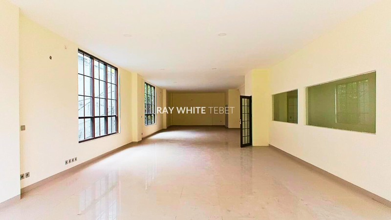 Disewakan Ruko Hadap Jalan Satrio 3,5 Lantai - Setiabudi, Jaksel