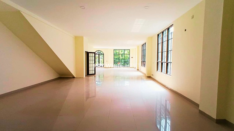 Disewakan Ruko Hadap Jalan Satrio 3,5 Lantai - Setiabudi, Jaksel