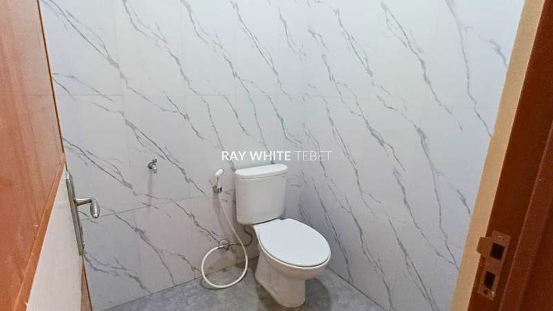 Disewakan Ruko Hadap Jalan Satrio 3,5 Lantai - Setiabudi, Jaksel