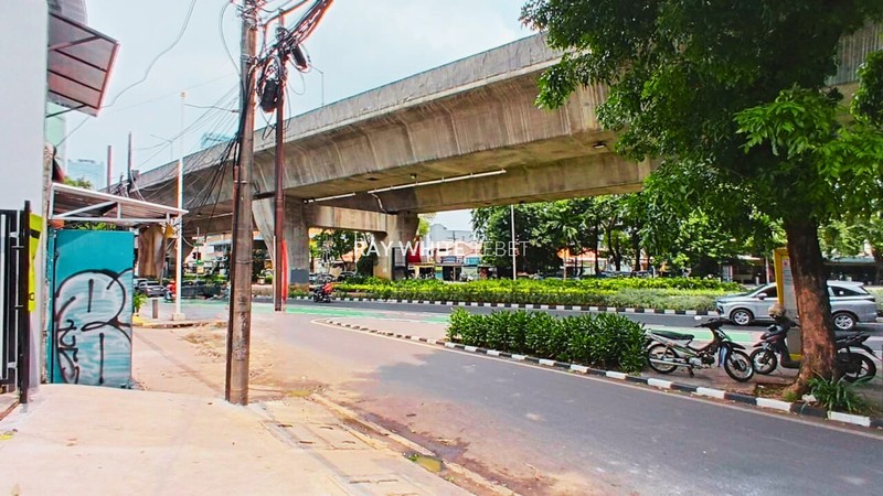Disewakan Ruko Hadap Jalan Satrio 3,5 Lantai - Setiabudi, Jaksel