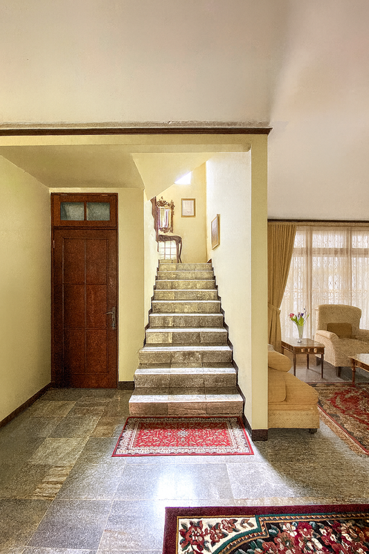 Hunian 2 Lantai dalam Komplek Strategis di Lebak Bulus