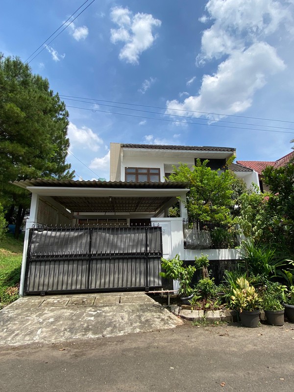 Hunian 2 Lantai dalam Komplek Strategis di Lebak Bulus