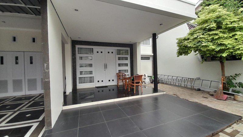Rumah 2 Lantai di Taman Duren Sawit Jaktim