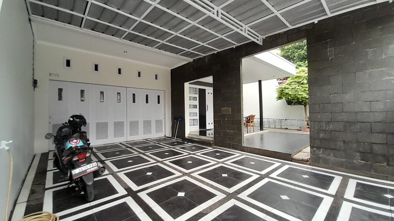 Rumah 2 Lantai di Taman Duren Sawit Jaktim