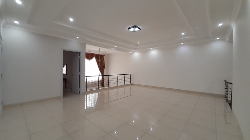 Rumah 2 Lantai di Taman Duren Sawit Jaktim