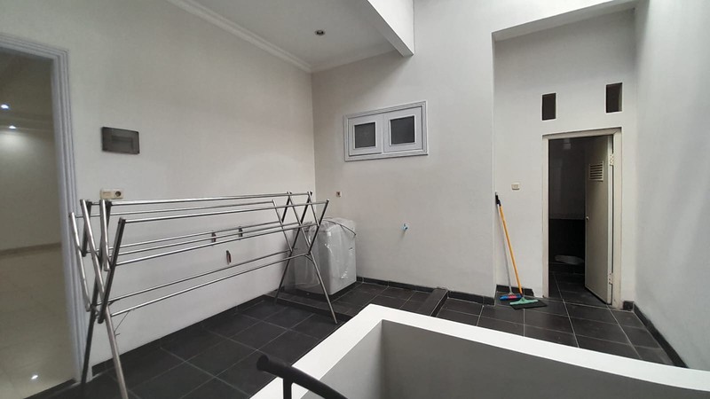 Rumah 2 Lantai di Taman Duren Sawit Jaktim