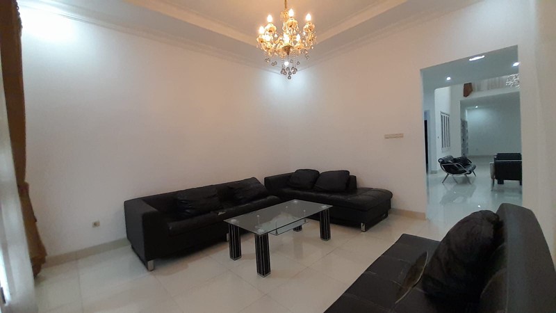 Rumah 2 Lantai di Taman Duren Sawit Jaktim