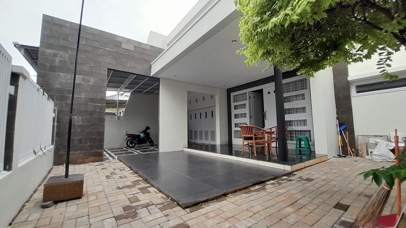 Rumah 2 Lantai di Taman Duren Sawit Jaktim