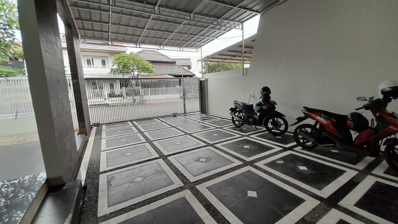 Rumah 2 Lantai di Taman Duren Sawit Jaktim