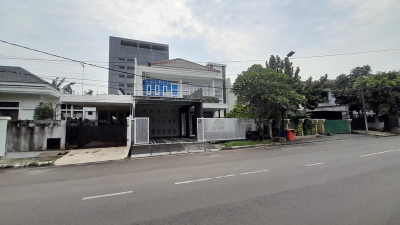 Rumah 2 Lantai di Taman Duren Sawit Jaktim