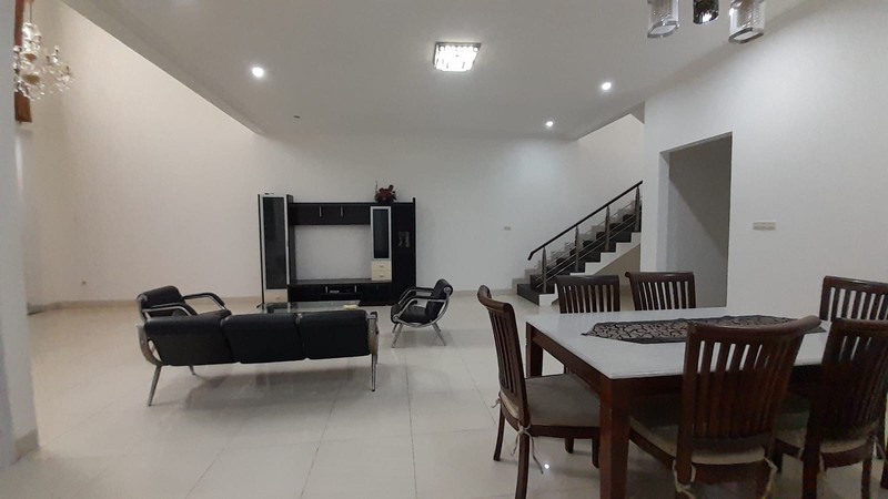 Rumah 2 Lantai di Taman Duren Sawit Jaktim