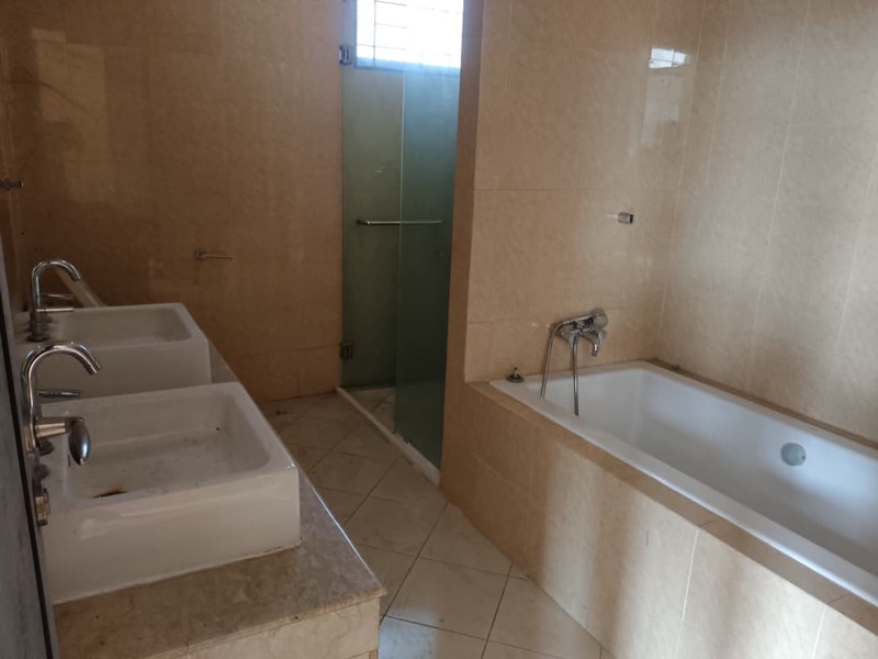 Rumah Tersedia Kolam Renang di Area Mampang Prapatan Kemang Jakarta Selatan