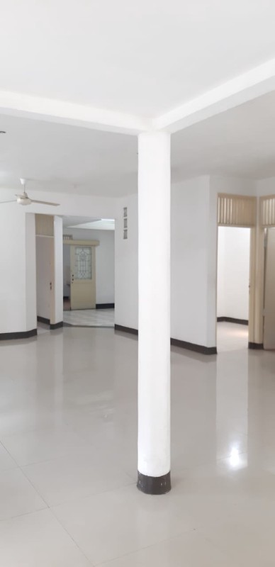 Rumah Siap Huni Dengan Halaman Luas Di Bintaro Sektor 4