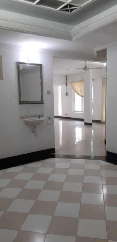 Rumah Siap Huni Dengan Halaman Luas Di Bintaro Sektor 4