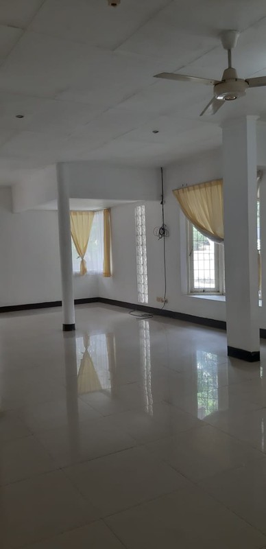 Rumah Siap Huni Dengan Halaman Luas Di Bintaro Sektor 4