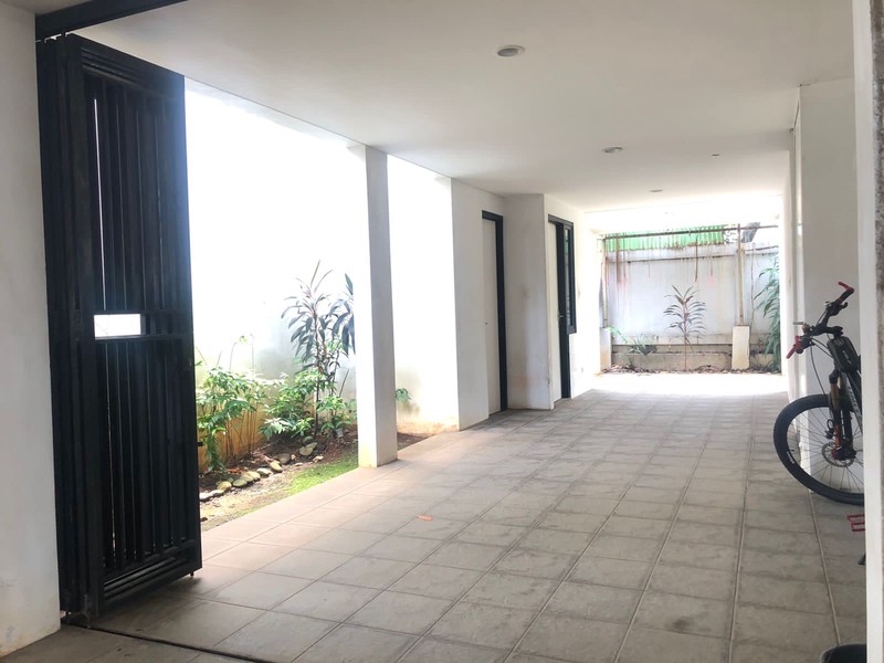 Dijual Rumah Compound di Kemang