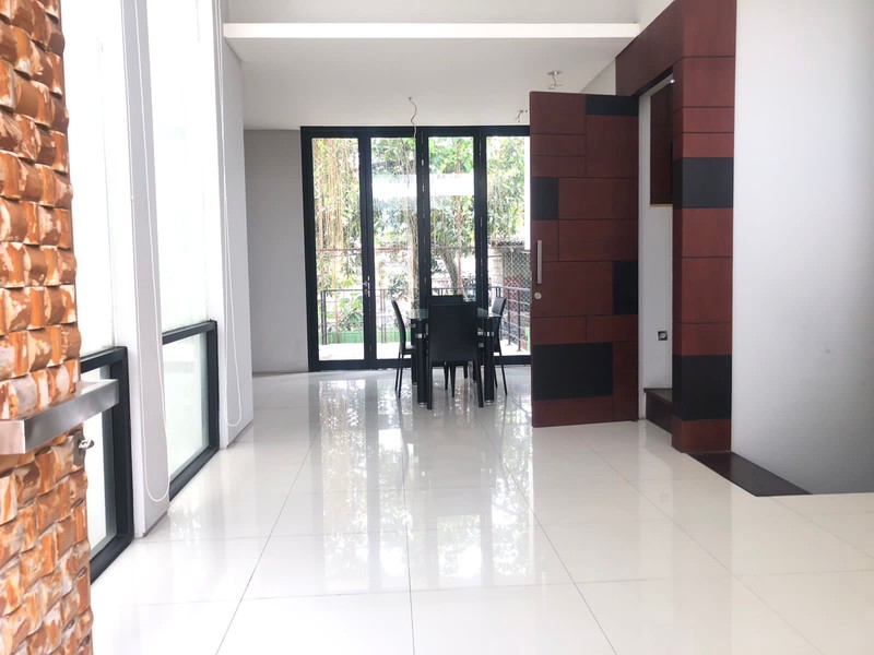 Dijual Rumah Compound di Kemang