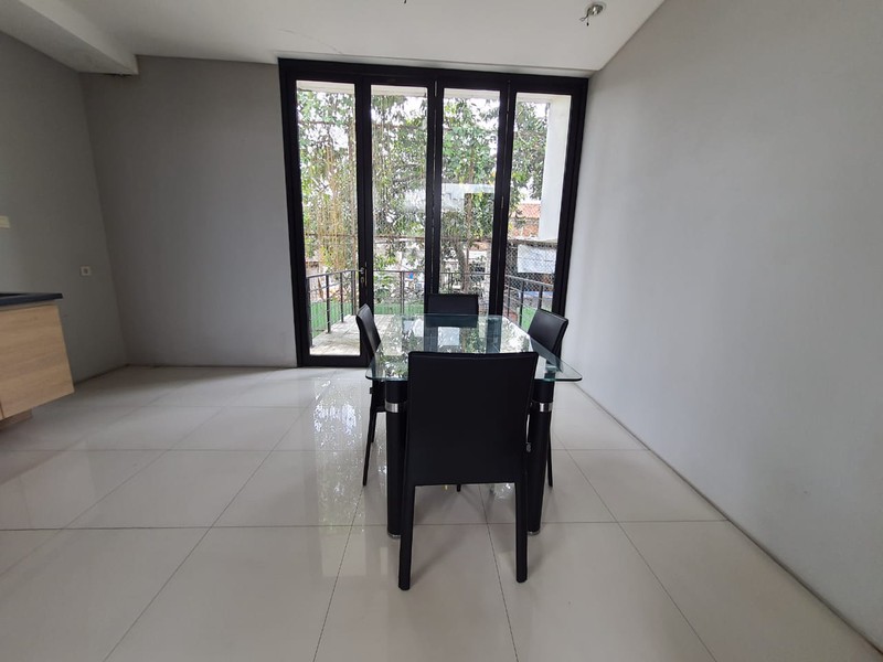 Dijual Rumah Compound di Kemang