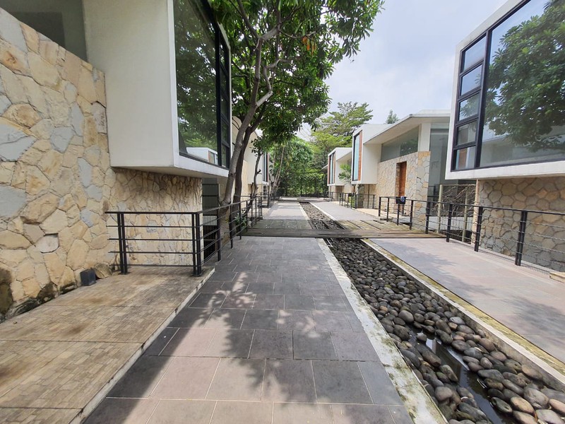 Dijual Rumah Compound di Kemang