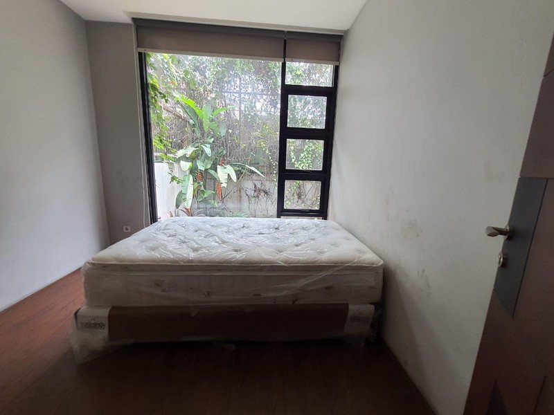 Dijual Rumah Compound di Kemang