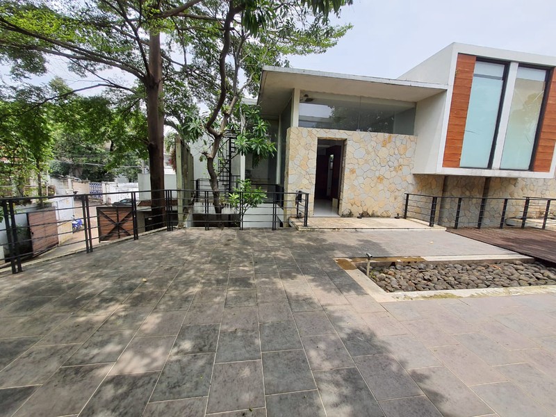 Dijual Rumah Compound di Kemang