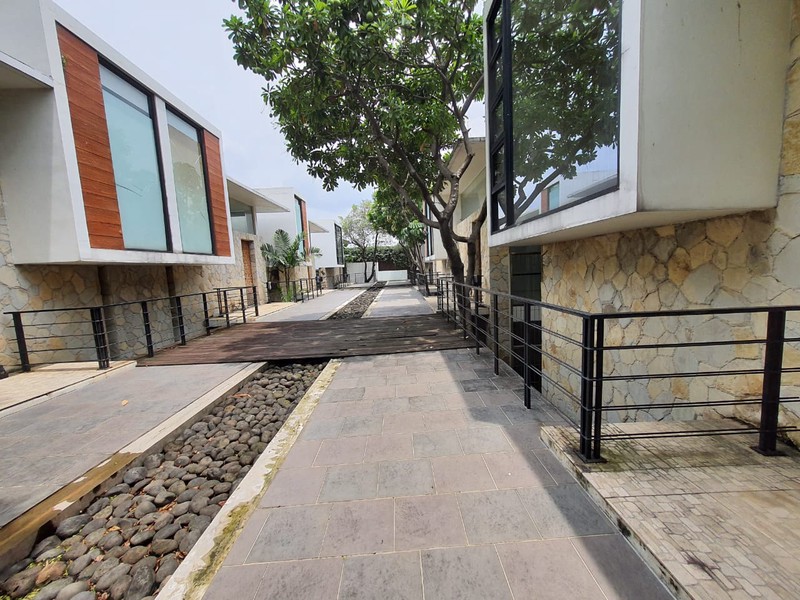 Dijual Rumah Compound di Kemang