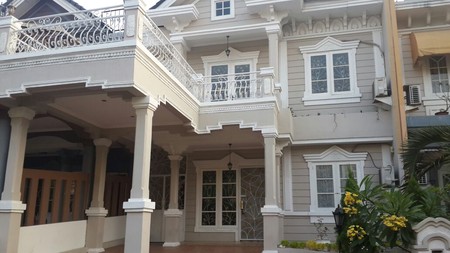 Rumah  2 lantai  di dalam cluster  di Kota Wisata