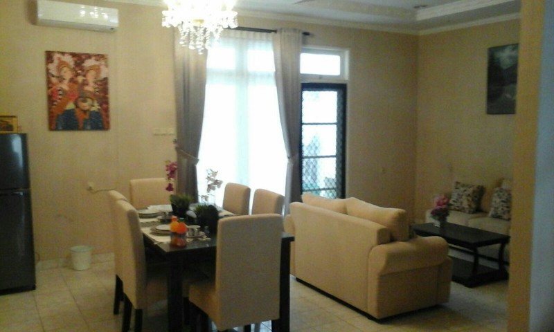 Rumah  2 lantai  di dalam cluster  di Kota Wisata