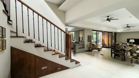 Rumah Mewah Cantik Di Jakarta Selatan Luas 325 m2 Bangunan 450 m2 SHM.