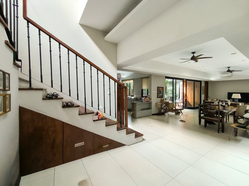 Rumah Mewah Cantik Di Jakarta Selatan Luas 325 m2 Bangunan 450 m2 SHM.