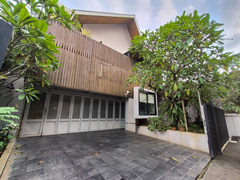 Rumah Mewah Cantik Di Jakarta Selatan Luas 325 m2 Bangunan 450 m2 SHM.