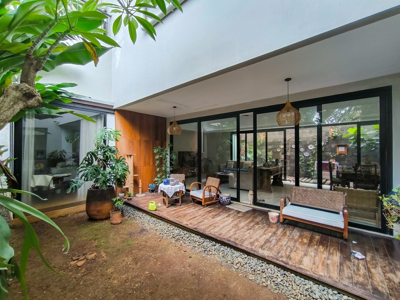 Rumah Mewah Cantik Di Jakarta Selatan Luas 325 m2 Bangunan 450 m2 SHM.