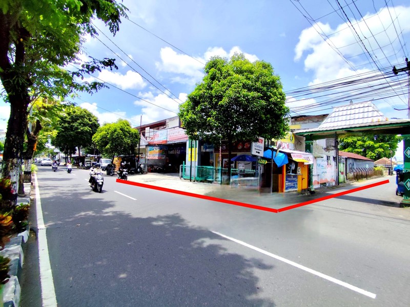 Dijual Rumah Dengan Tanah Yang Luas, 848 Meter Persegi, Berada Dekat Dengan Tugu Jogja, Bumujo, Jetis, Yogyakarta