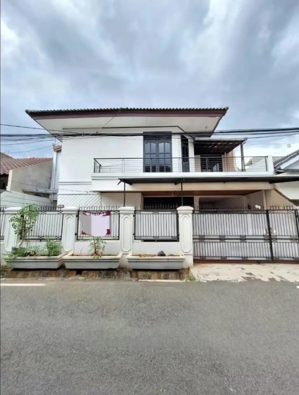 Rumah Siap Huni dengan Hunian Nyaman dan Asri di Rawamangun, Jakarta Timur