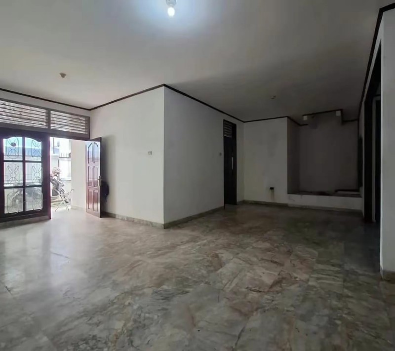 Rumah Siap Huni dengan Hunian Nyaman dan Asri di Rawamangun, Jakarta Timur