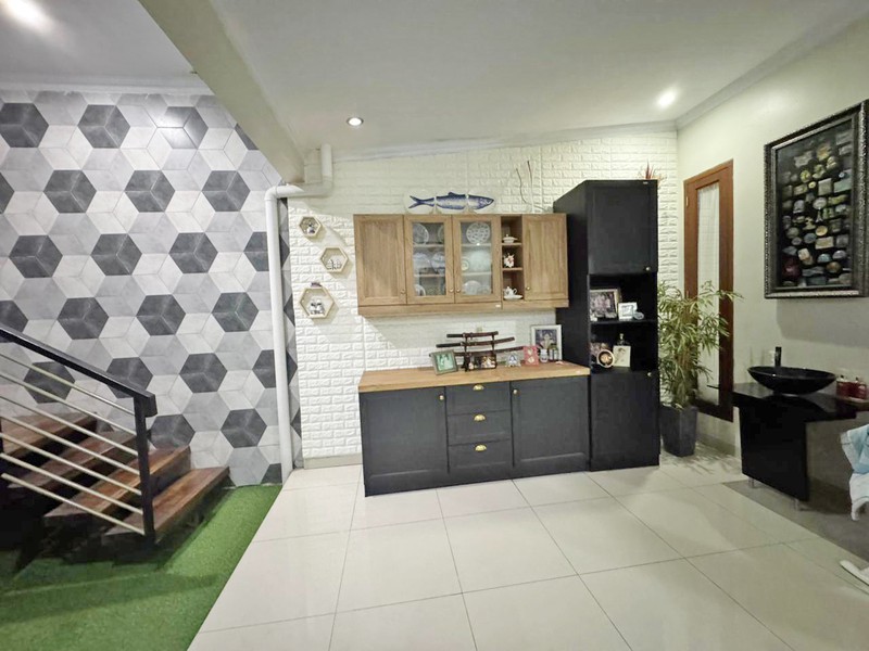 Rumah Kost siap huni 3 Lantai di Kelapa Dua selangkah ke Gading Serpong