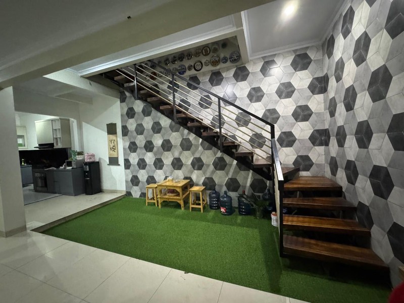 Rumah Kost siap huni 3 Lantai di Kelapa Dua selangkah ke Gading Serpong