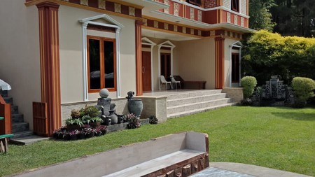 Villa Asri dengan Halaman Luas dan Lingkungan Nyaman @Lembang, Bandung