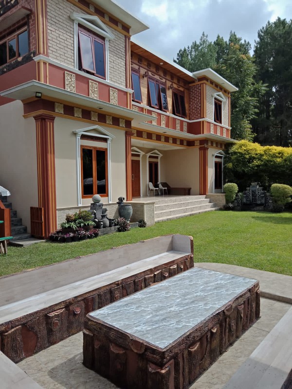 Villa Asri dengan Halaman Luas dan Lingkungan Nyaman @Lembang, Bandung