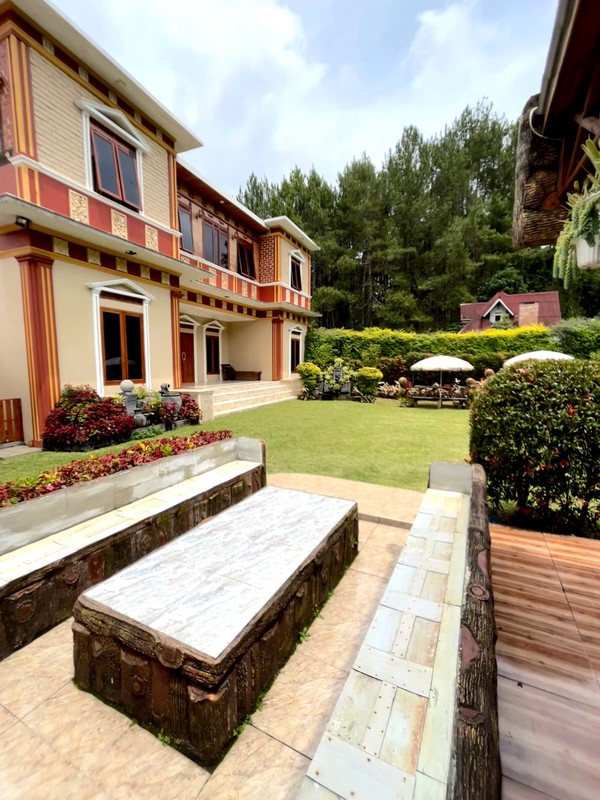 Villa Asri dengan Halaman Luas dan Lingkungan Nyaman @Lembang, Bandung