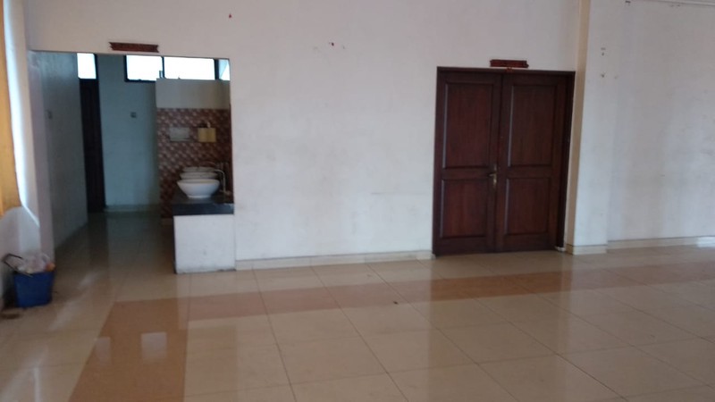 Ruang Usaha Luas Cocok untuk Restoran & Komersial - Lokasi Strategis, Lahan Sangat Besar