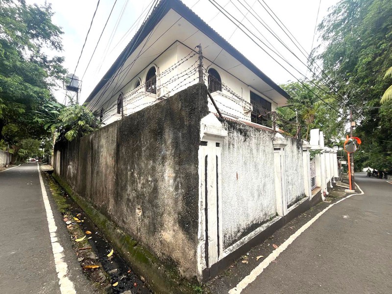 Rumah Kos 12 Kamar - View Depan Taman Lokasi di Benhil Jakpus