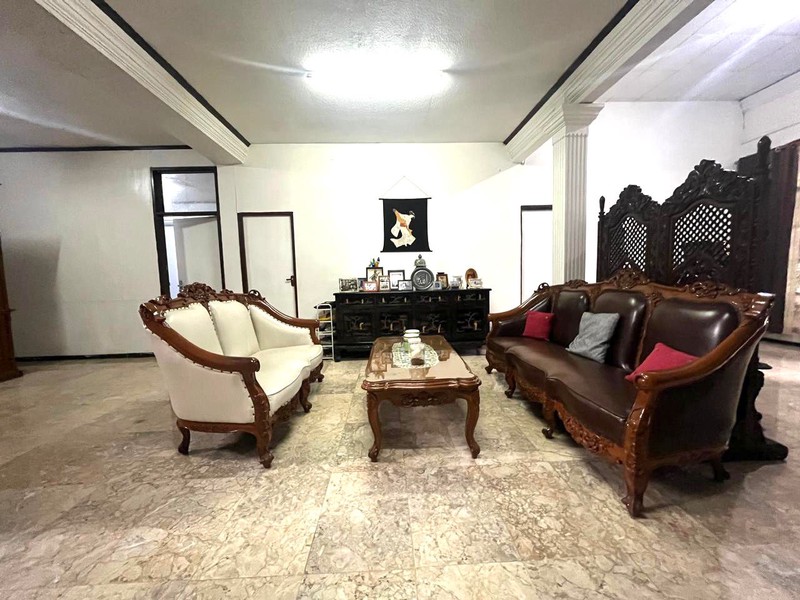 Rumah Kos 12 Kamar - View Depan Taman Lokasi di Benhil Jakpus