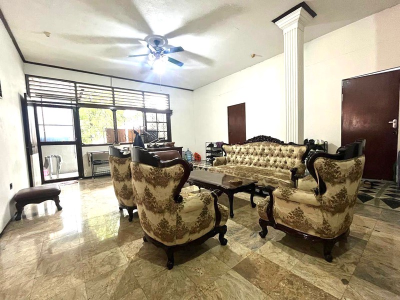 Rumah Kos 12 Kamar - View Depan Taman Lokasi di Benhil Jakpus